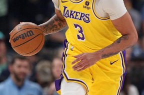 AG官方网站-浓眉哥在防守端发挥出众，成为球队的一大支柱(浓眉哥在防守端发挥出众,成为球队的一大支柱是)