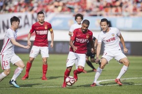 AG体育官方网站-大连一方客场逼平广州恒大，实现客场不败(大连恒大打折)