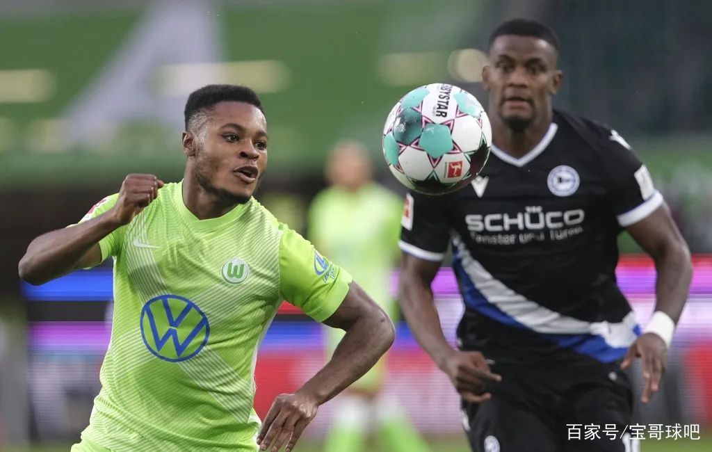 AG体育官方网站-沃尔夫斯堡球员合力拼搏，努力争胜  第2张