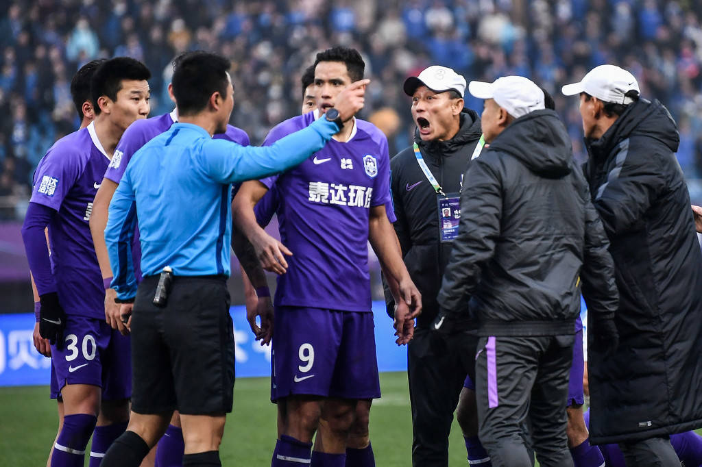 AG体育官方网站-天津泰达主场战胜江苏苏宁，终结连败(天津泰达最近比赛)  第2张