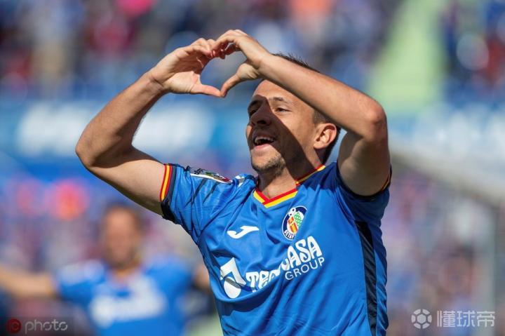 AG体育官网-希腊国脚索克拉蒂斯代表瓦伦西亚队连进两球横扫格拉纳达队的简单介绍  第1张